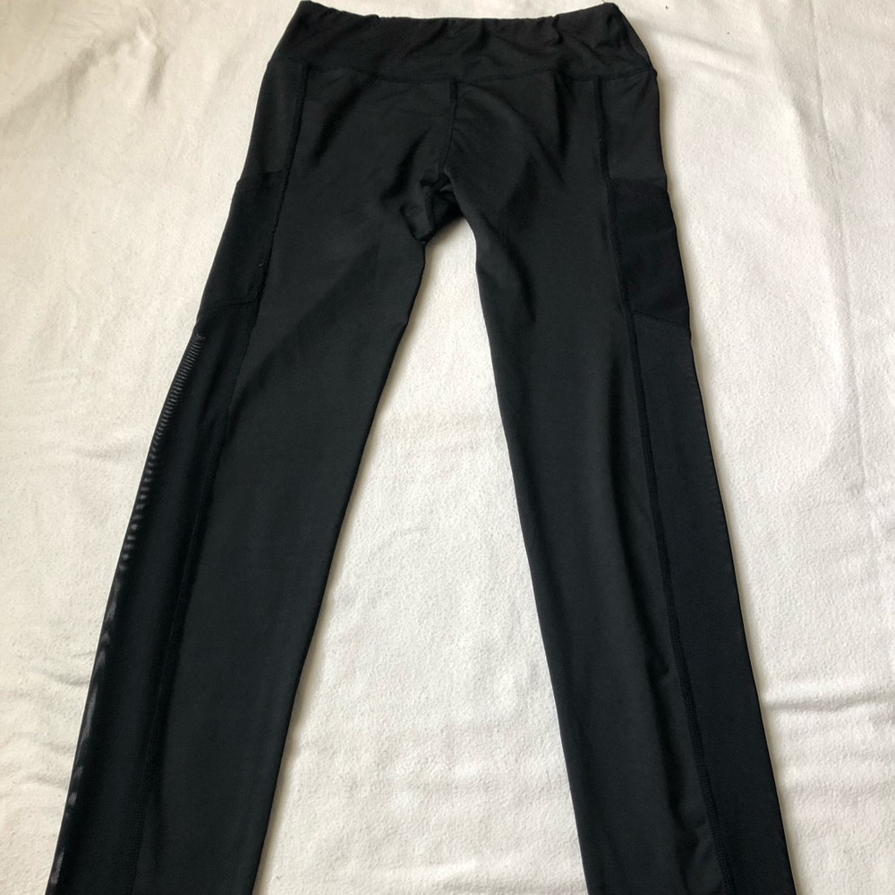 Black leggings with side pockets